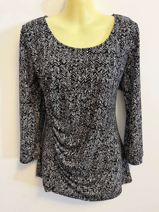 Peter Nygard Tops - Peter Nygard Black and White Patterned Scoop Neck Top